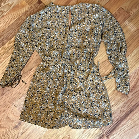 NWOT | LUCCA Couture V-neck Romper | UO | Size Medium - Picture 3 of 10